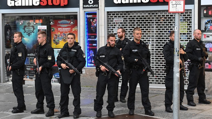 Niemiecka policja: 8 ofiar śmiertelnych, 3 sprawców, wielu rannych