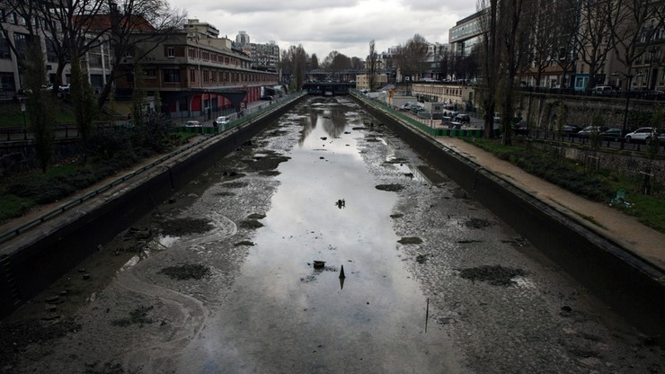 Paryż: czyszczenie kanału