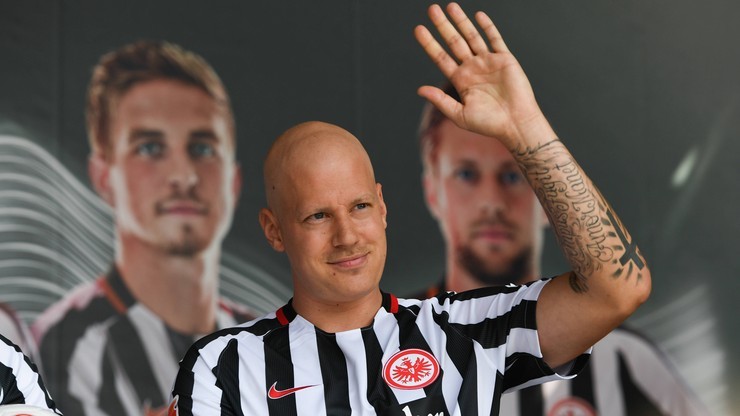 Obrońca Eintrachtu wrócił do treningów po pokonaniu nowotworu!