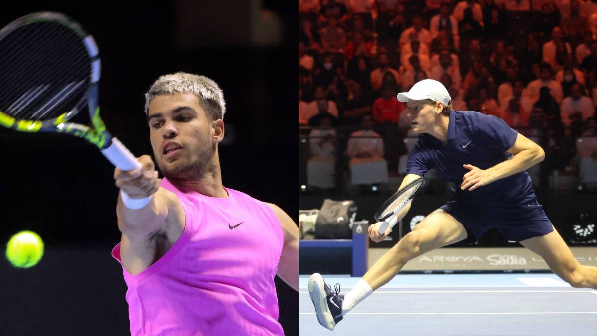 Dw&oacute;ch tenisist&oacute;w, Carlos Alcaraz i Jannik Sinner, podczas meczu.