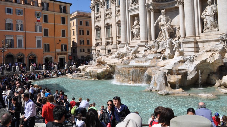 Włochy: podniesiono kary za kąpiele w rzymskich fontannach