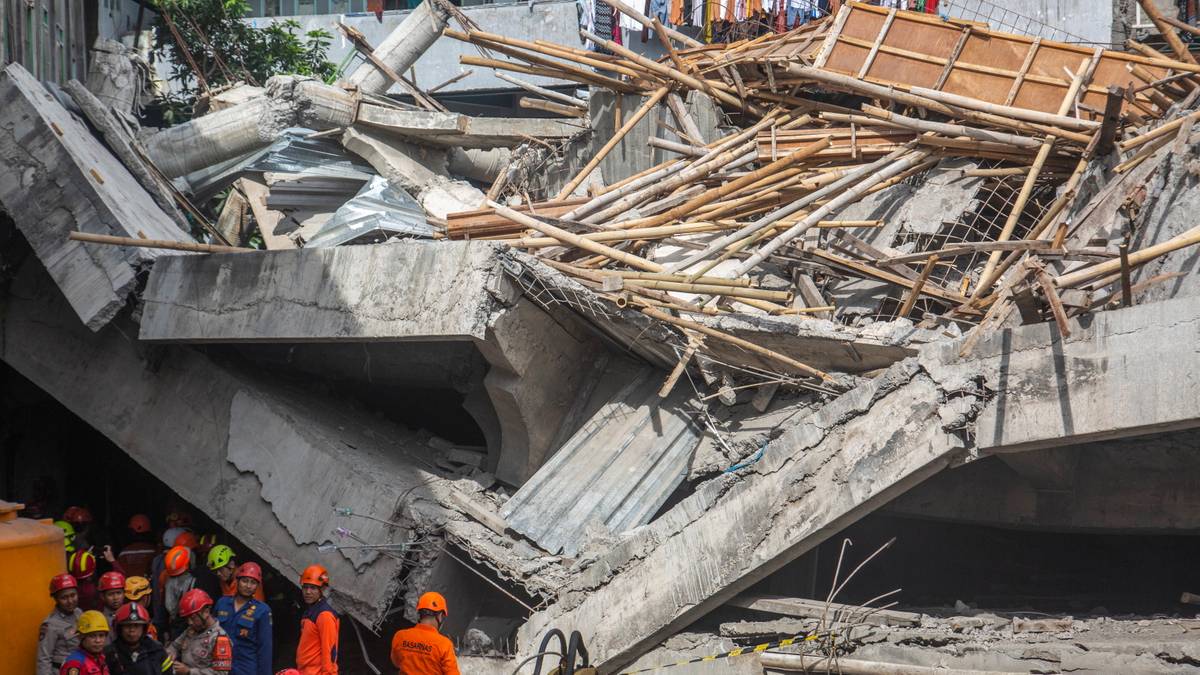 Katastrofa w Indonezji. Szkoła runęła na uczniów, dziesiątki osób pod gruzami