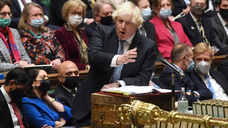 Wielka Brytania. Boris Johnson mierzy się z buntem parlamentarzystów. Powodem obostrzenia i Omikron
