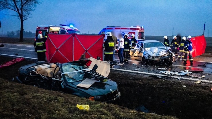 Zderzenie trzech samochodów na Dolnym Śląsku. Nie żyją dwie osoby