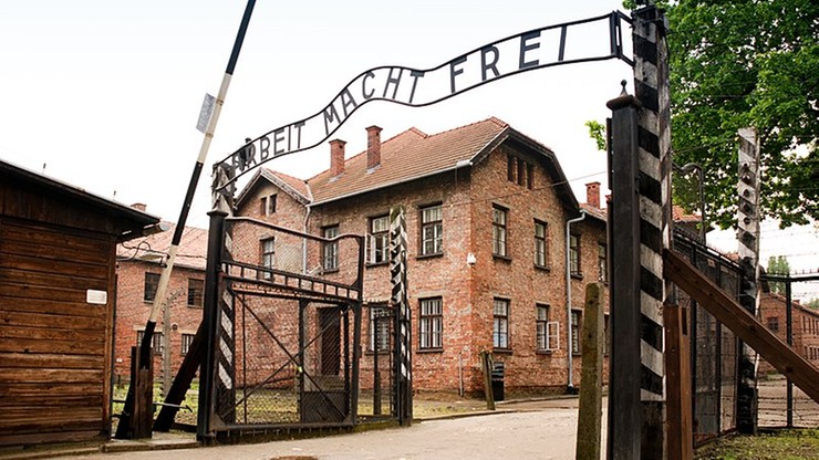 W Muzeum Auschwitz znaleziono dane w buciku należącym do czteroletniej dziewczynki