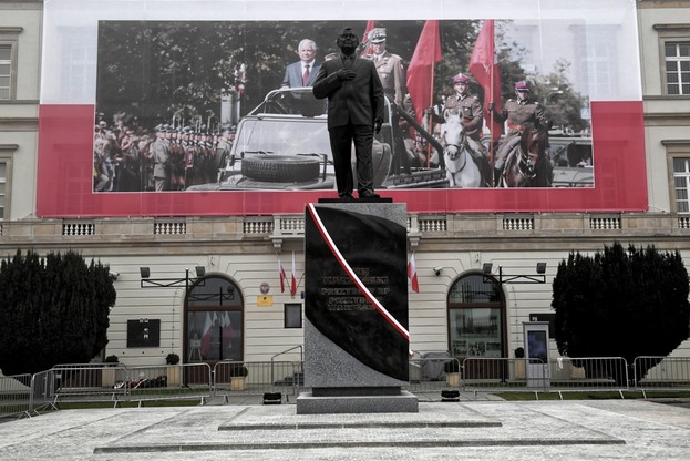 Pomnik Lecha Kaczyńskiego w Warszawie