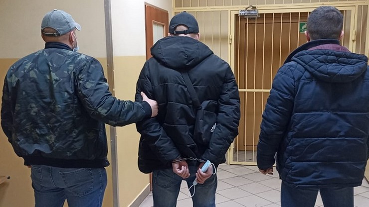 Kraków. 47-latek podawał się za policjanta i oszukiwał prostytutki
