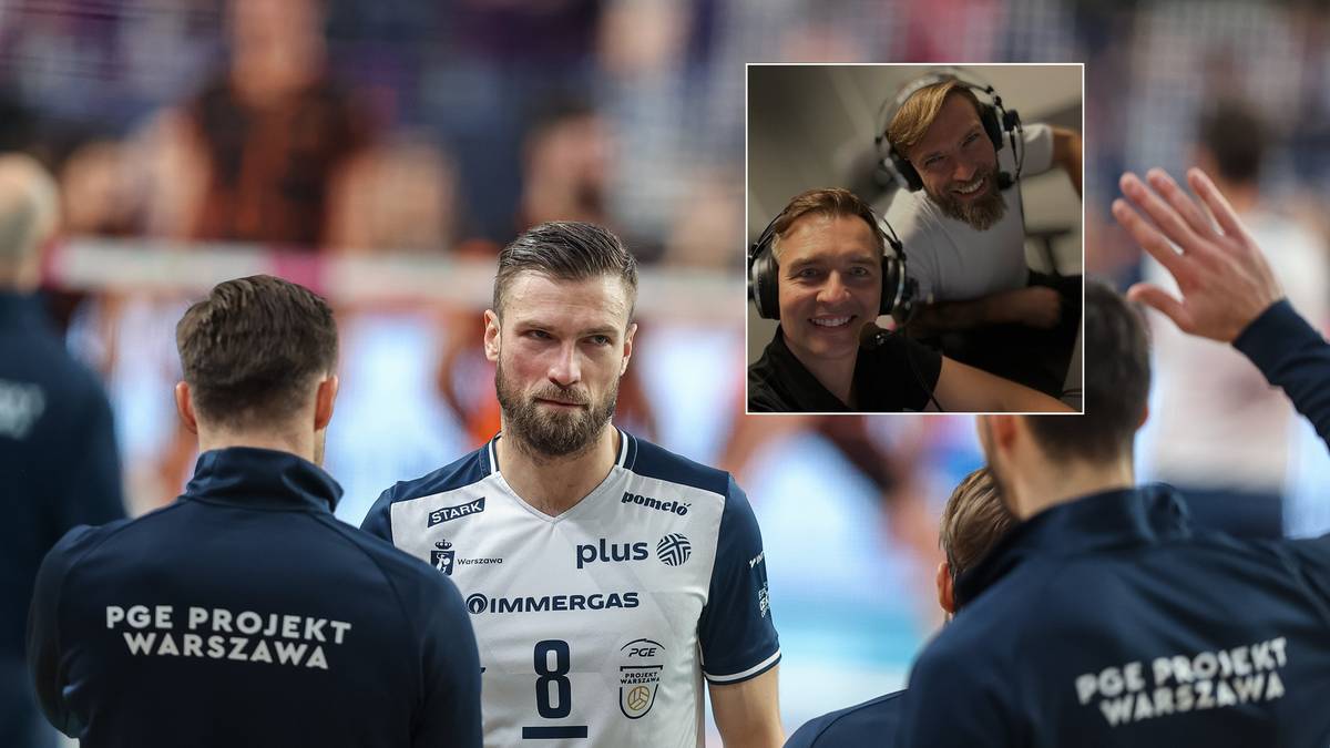 Siatkarz w białej koszulce z numerem 8, z widocznymi na twarzy tatuażami. W prawym górnym rogu kadru umieszczono mniejszy obrazek ze zdjęciem dwóch mężczyzn w słuchawkach nausznych.