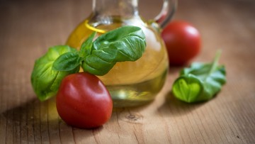 Polscy naukowcy odkryli nowe właściwości składnika oliwy z oliwek. Otrzymali patent