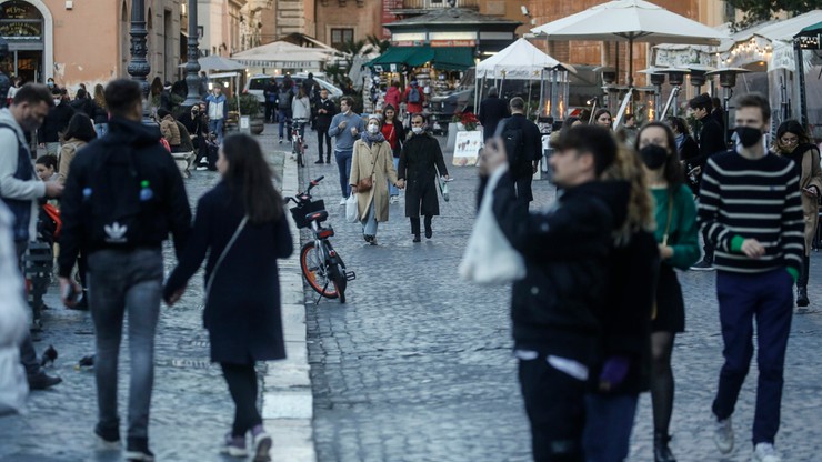 Włochy. Od 11 lutego nie trzeba będzie nosić maseczek na zewnątrz. "To znak nadziei dla wszystkich"