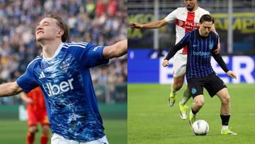 Dwóch piłkarzy na boisku podczas meczu piłki nożnej. Jeden z nich cieszy się ze zdobytego gola, drugi prowadzi piłkę.