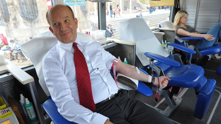 Minister zdrowia własnym przykładem zachęcał do oddawania krwi