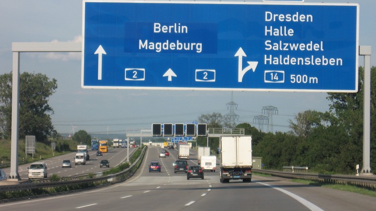 Błędne ograniczenie prędkości na A2 w Niemczech. Władze zwrócą kierowcom ponad 60 tys. euro