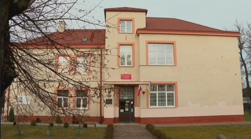 Uczeń pojawił się w szkole z maczetą. 14-latek zaatakował woźnego i uciekł