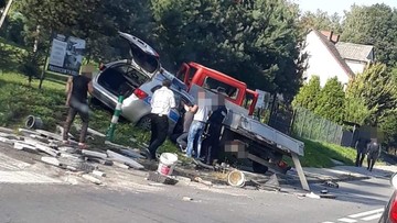 Zderzenie samochodu dostawczego z radiowozem w Małopolsce. Ranna policjantka
