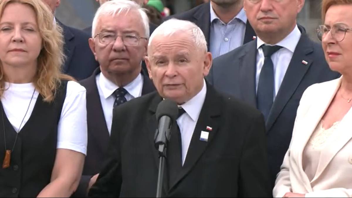 Gorąco na miesięcznicy smoleńskiej. Kaczyński: Mamy tutaj zbiór śmieci