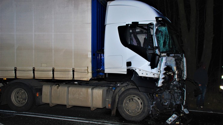 Ciężarówka uderzyła w busa w Małopolsce. Dwie osoby poszkodowane