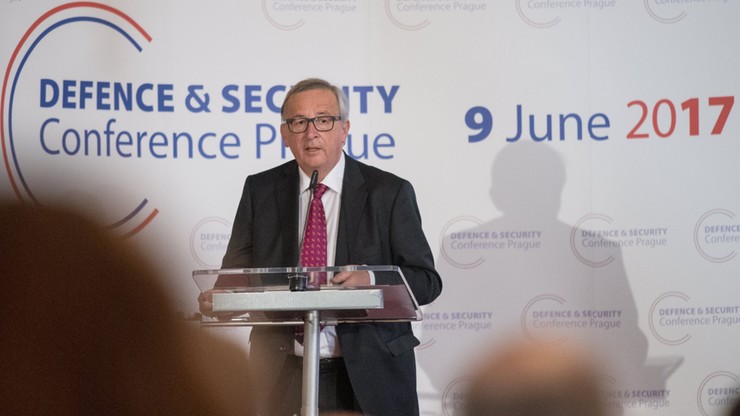 Juncker wzywa Czechy do zmiany decyzji w sprawie uchodźców. "Byłem bardzo niezadowolony"