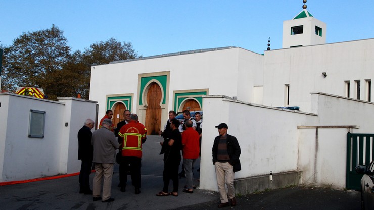 Francja: strzelanina przed meczetem. Zatrzymany to 84-letni były wojskowy