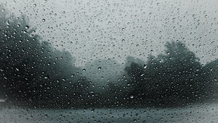 GDDKiA: opady mżawki lub deszczu w całym kraju