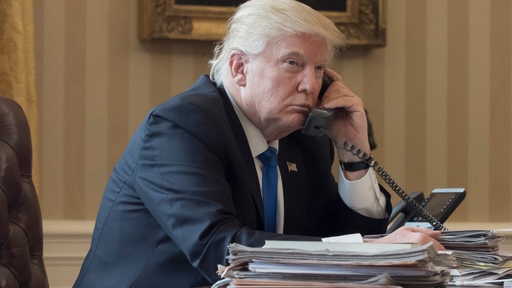 Trump rozmawiał przez telefon z Merkel i Putinem