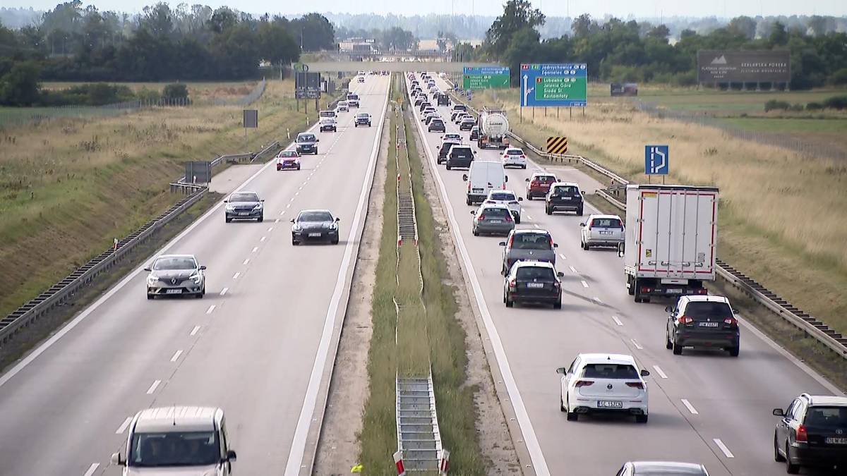 Polacy wracają z długiego weekendu. Gigantyczne korki na wielu trasach