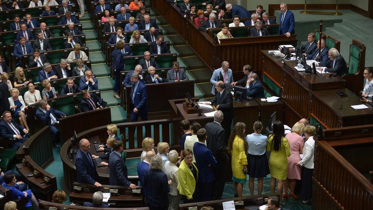 Ast: prawdopodobne, że posiedzenie Sejmu będzie przedłużone do piątku