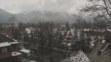 W góry wróciła zima. W Zakopanem spadł śnieg, zagrożenie lawinowe w Tatrach i w Beskidach