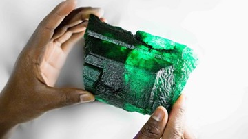 Unikatowy szmaragd znaleziony w zambijskiej kopalni. 5655 karatów, ponad 1 kilogram