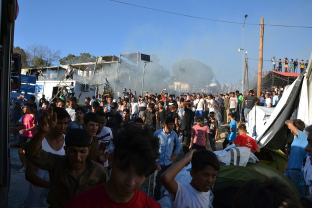 Grecja: imigranci podpalili swój ośrodek na wyspie Lesbos