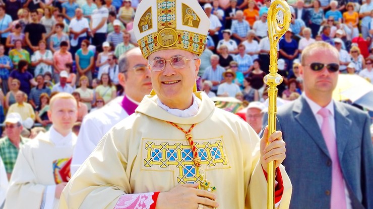 Kardynał Bertone oddał 150 tys. euro watykańskiemu szpitalowi. Wcześniej z pieniędzy fundacji wyremontował swój apartament