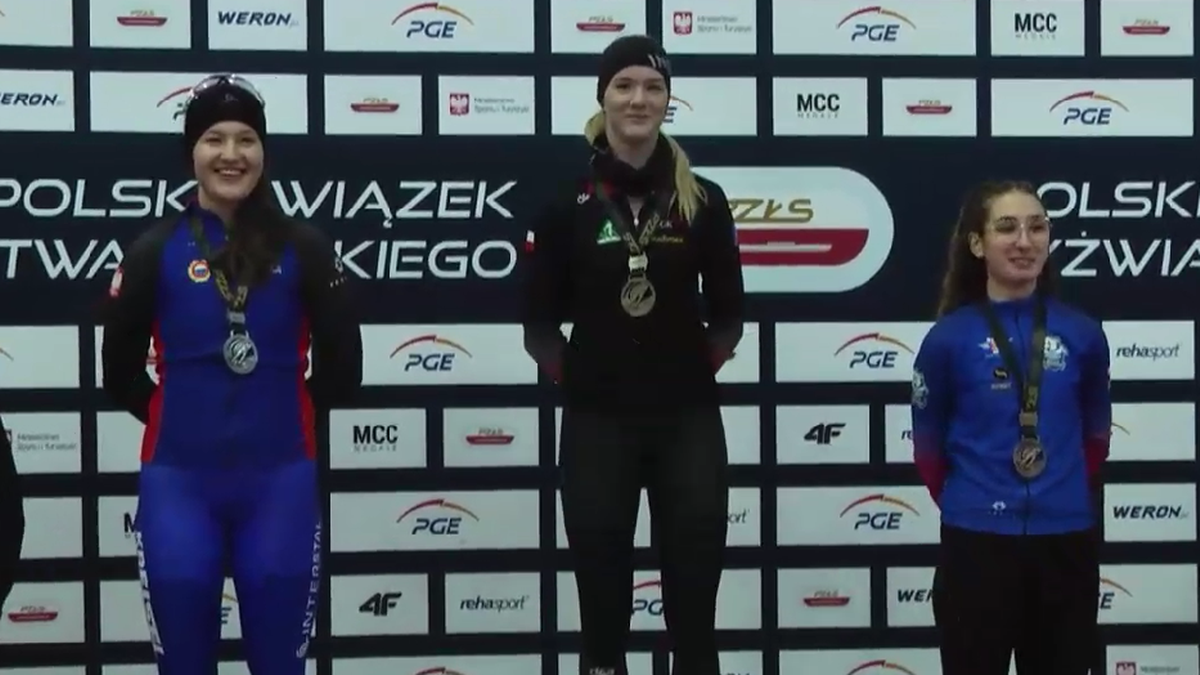 Trzy medalistki na podium, z zwyciężczynią Natalii Braun na najwyższym stopniu.
