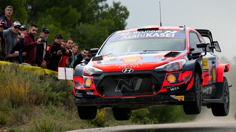 Rajdowe MŚ: Lider Thierry Neuville powiększył przewagę w Katalonii. Kajetan Kajetanowicz drugi w WRC3