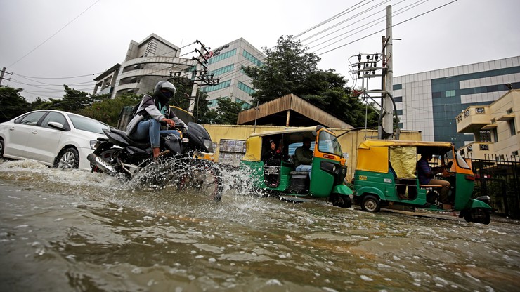 Indie. Siedemnaście ofiar powodzi wywołanych ulewami na południu kraju