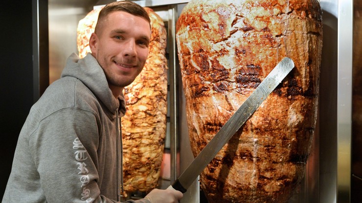 Kebab u Podolskiego. Tłumy przed lokalem otwartym przez piłkarza