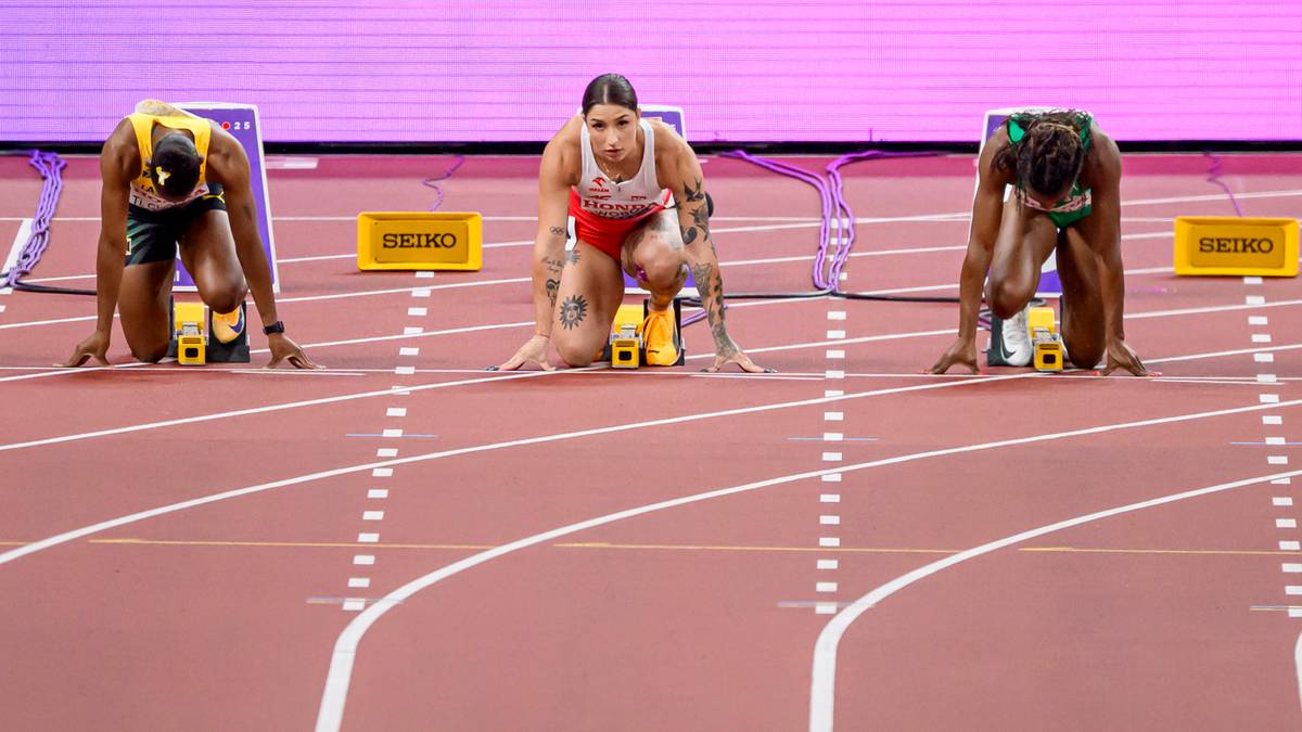 Pięć lekkoatletek w pozycjach startowych przed biegiem na bieżni, gotowe do sprintu.