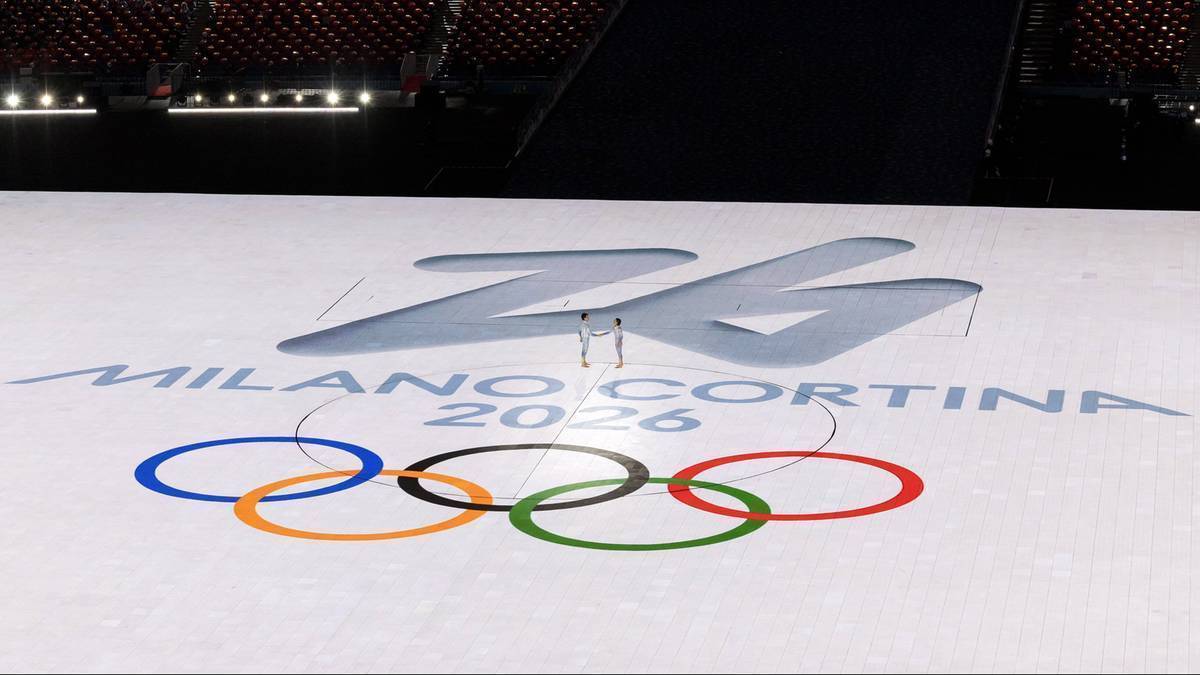 Logo Zimowych Igrzysk Olimpijskich Mediolan-Cortina 2026 z pierścieniami olimpijskimi.