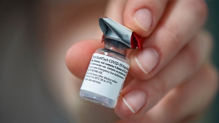 Szczepionki na koronawirusa uratują IO w Tokio? "Mogłoby się okazać zbawienne"