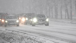 01.04.2022 05:58 Śnieżyce i zawieje śnieżne paraliżują południową połowę kraju. Kiedy przestanie sypać?