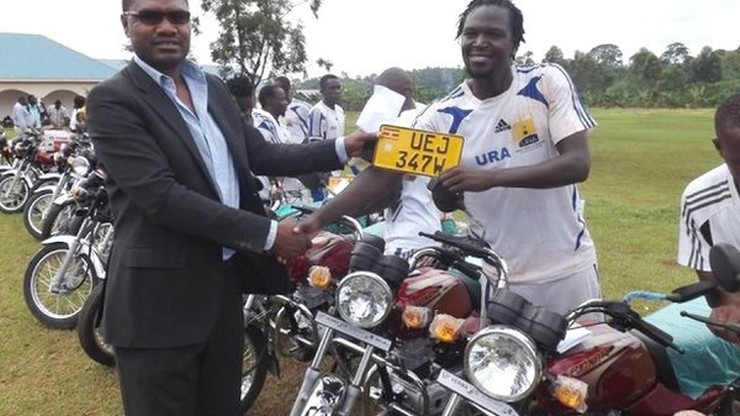 Piłkarze klubu z Ugandy dostali motory "żeby mogli dorobić"