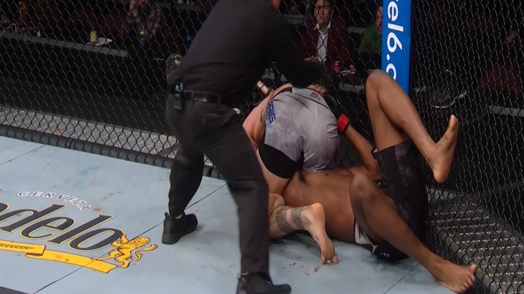 UFC: Znowu to zrobił! Niesamowite poddanie Craiga w ostatnich sekundach (WIDEO)