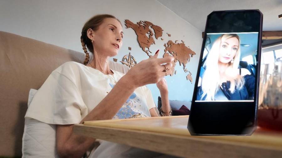 Nie wstaje z łóżka. Odebrano jej wsparcie opiekunki