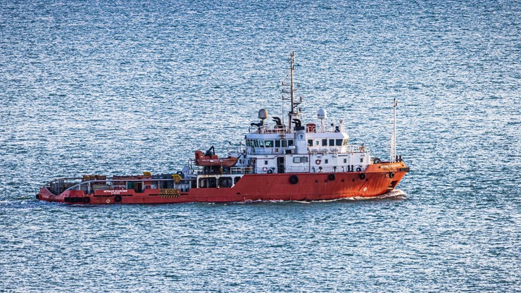Włochy. 65 migrantów uratowanych na pełnym morzu. W łodzi zepsuł się silnik