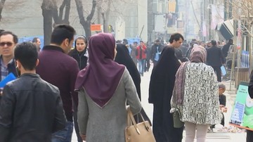 Policja w Iranie będzie tłumić protesty kobiet przeciw noszeniu chust