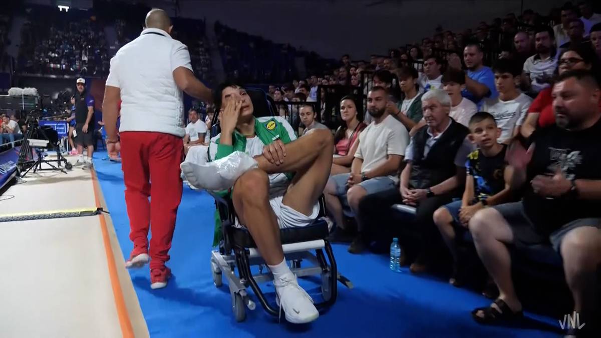 Siatkarski talent kontuzjowany! Wyjechał z hali na wózku