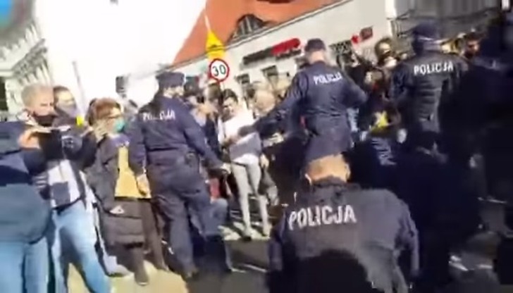 Interwencje policji podczas manifestacji w Łodzi. "Przerażający obraz brutalizacji"