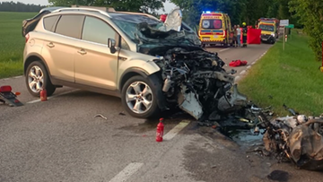 Tragiczny wypadek w woj. warmińsko-mazurskim. W zderzeniu czołowym forda z motocyklem zginął kierujący jednośladem