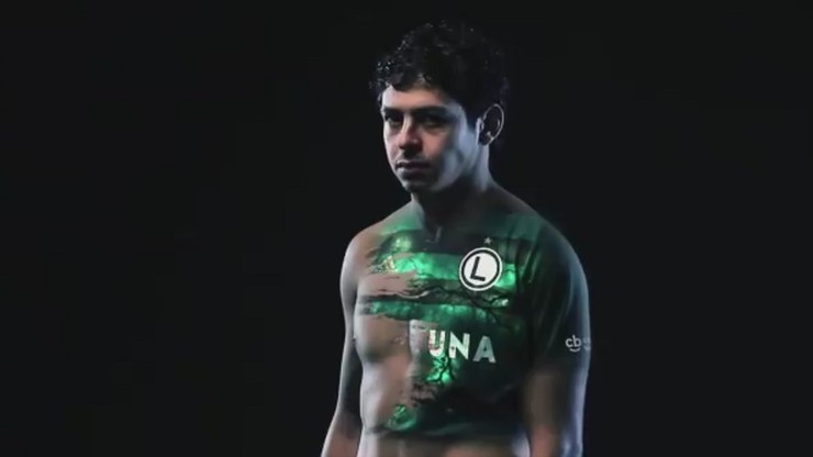 Plagiat? Legia ściągnęła pomysł Napoli na reklamę koszulek