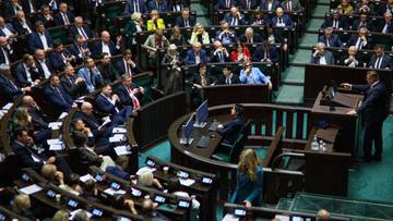 Nowy sondaż partyjny. KO wyprzedza PiS, w Sejmie pięć ugrupowań