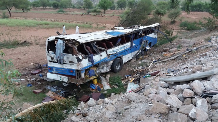 Zderzenie autobusu z cysterną w Pakistanie. 18 osób zginęło, 25 rannych